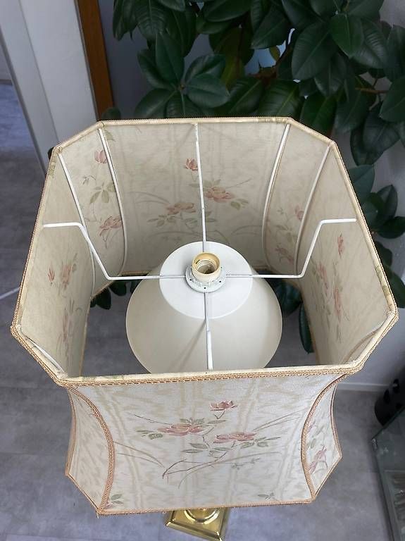 Lampade: Vintage-Stehlampe mit Messingständer – Usato da Schaffhausen venduto da Galleria13_Brocki_SH 4