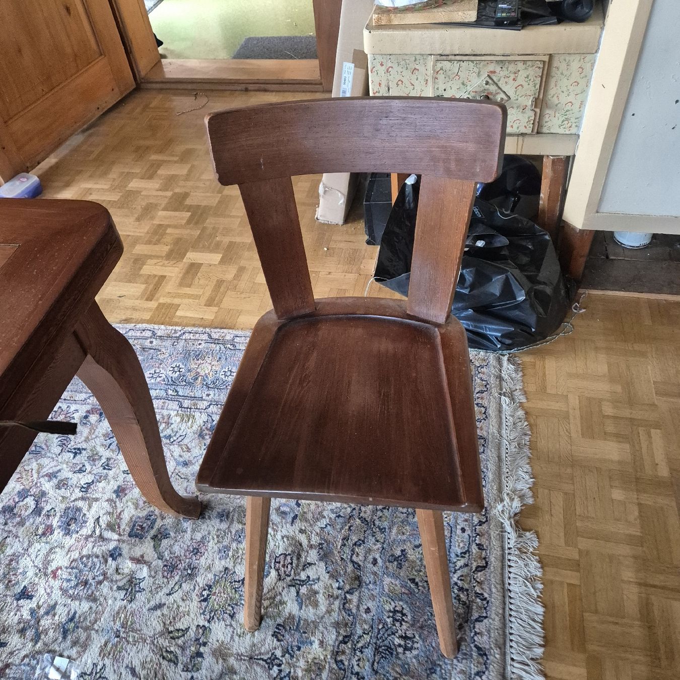 Horgen Glarus Tischset: Rustikaler Nussbaumtisch + 6 Stühle – Gebraucht aus näfels von vrenit 2