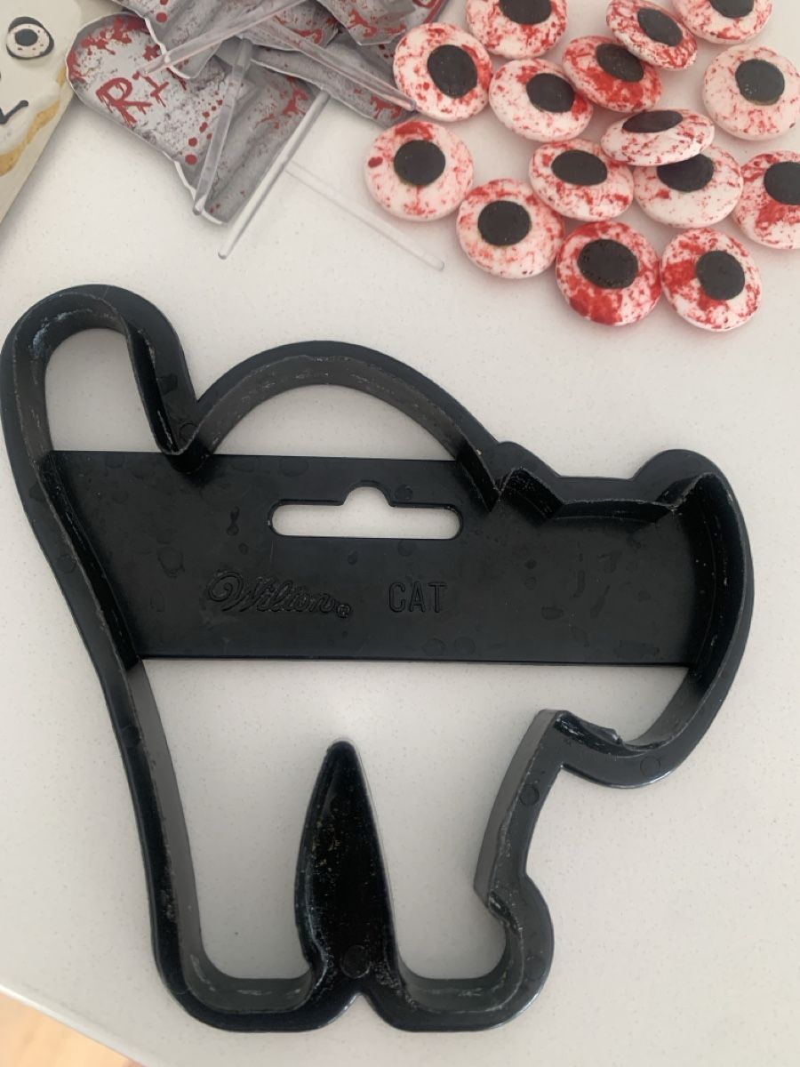 Alle Dekorationen: Wilton Halloween Cupcake Kit Candy Eyeballs, Cookie Cutter – Neu und originalverpackt aus Immensee von vgitter 9