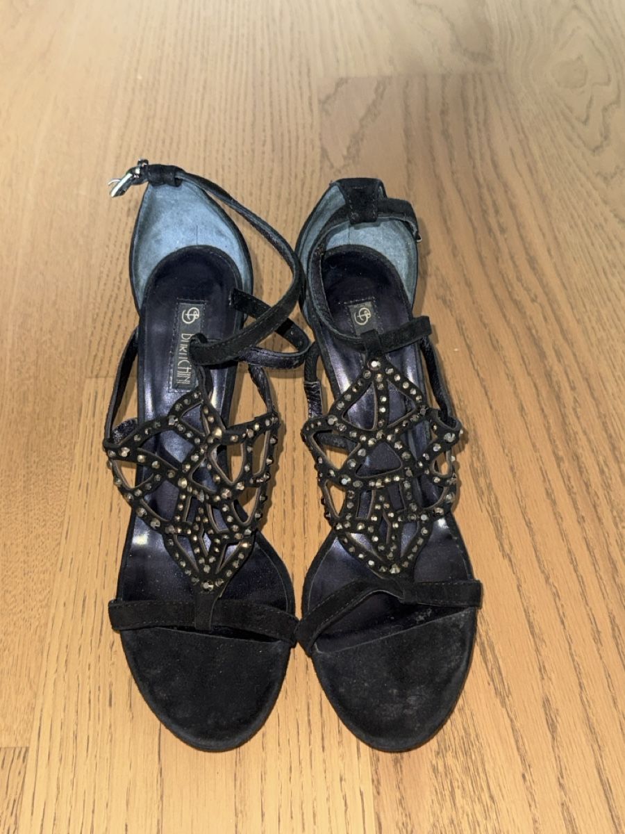 Scarpe da donna: Black Suede High Heel Sandals with Studs – Nuovo (secondo la descrizione) da Zürich venduto da VittoDS