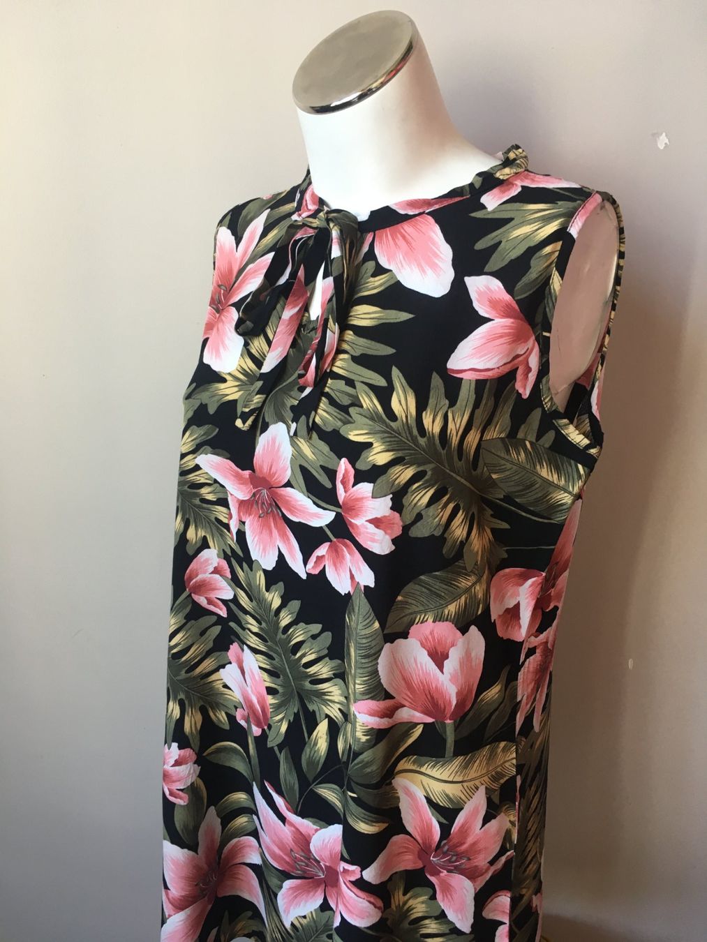 Vestiti: Robe d'été à motifs Lys - M – Usato da Troinex venduto da Irisglo 1