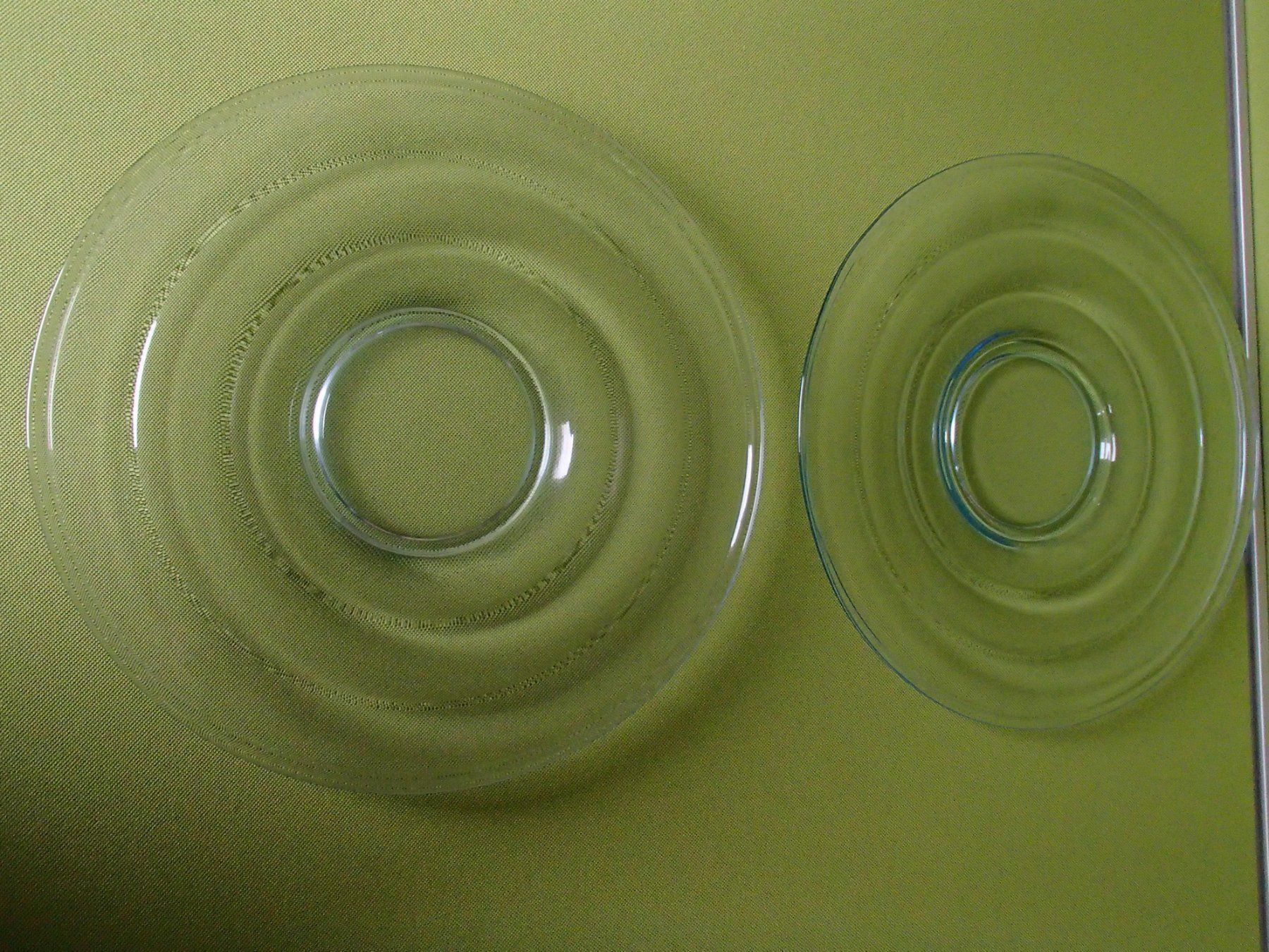 Piatti: 2 und 11 hellblaue Vintage Glasteller – Usato da Schöfflisdorf venduto da pullux 2