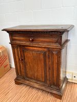 antiker kleiner Schrank mit Schublade Lagerräumung