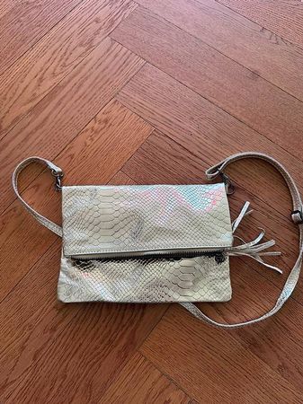 goldene Kunstledertasche, Clutch-Grösse