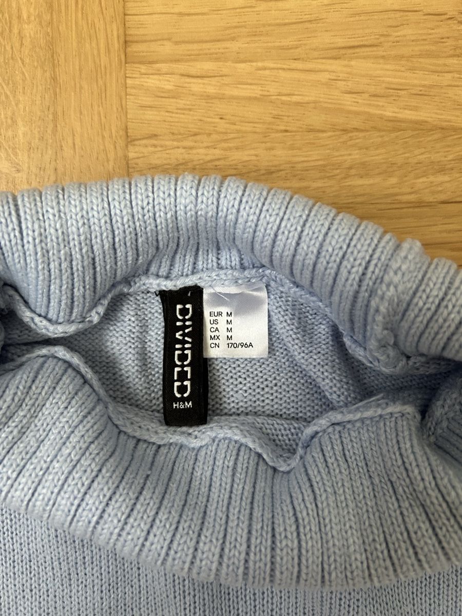 H&M Pullover & Sweatshirts: Hellblauer Strickpullover  – Gebraucht aus Luzern von leo_dp2d 1