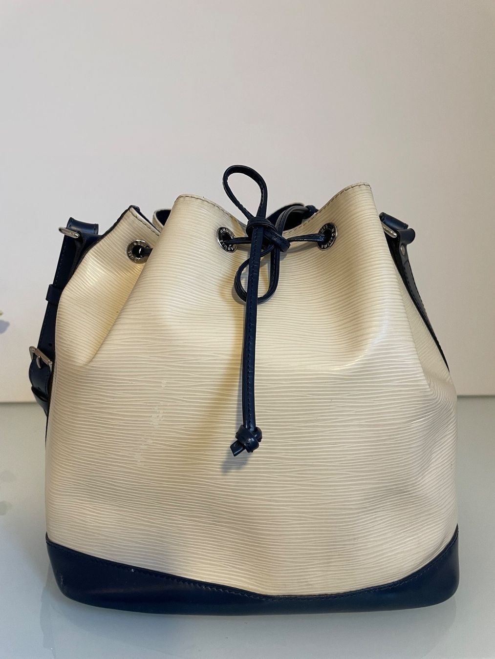 Louis Vuitton Borse da donna: -Louis Vuitton Petit Noe weiss blau – Usato da Hittnau venduto da LuxAndMore 1