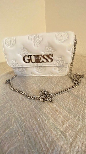 Guess Borse da donna: Guess – Nuovo (secondo la descrizione) da Rickenbach Sulz venduto da sonerela 4