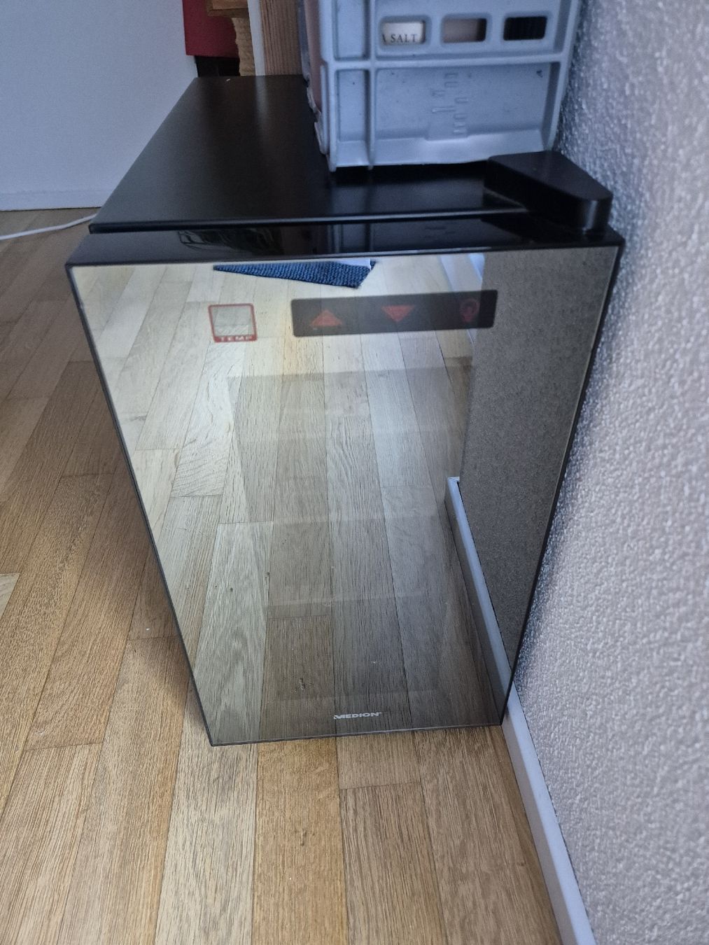 Kühlschrank: Kleiner, kompakter Weinkühlschrank – Gebraucht aus Oberarth von yannick-1995