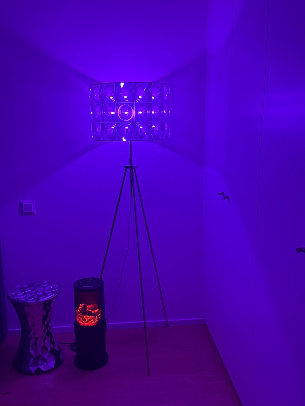 Pfister Lampade: Lampe Design Chromé Pfister Meuble Led-Color télécommandé – Nuovo (secondo la descrizione) da St-Aubin-Sauges venduto da Vente-Articles