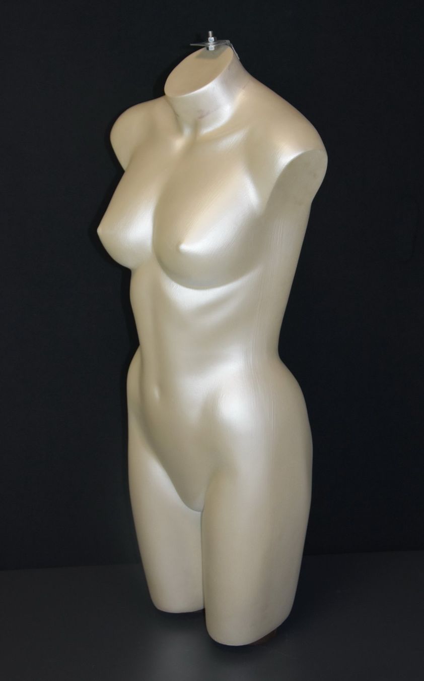Altro in Decorazioni & Accessori: Schaufensterpuppe Damen Büste Torso/hell beige/94.5 cm – Usato da Wohlenschwil venduto da dondonda