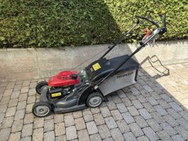 HONDA Rasenmäher mit Benzinantrieb in gepflegtem Zustand