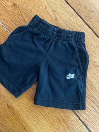 Nike Shorts, Grösse 7yrs (130) Schwarz, Top Zustand!