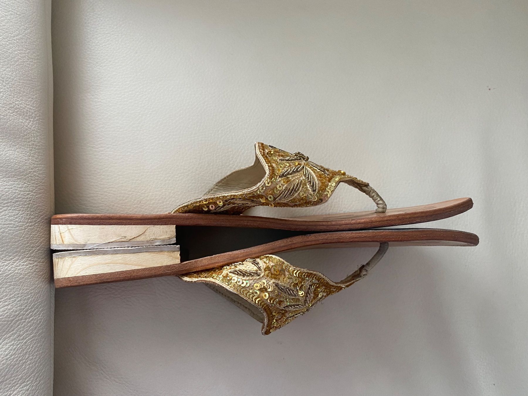 Cube Scarpe da donna: SUMMERTIME - stylische/edle CUBE Flip-Flops, gold, 38 – Usato da Winkel venduto da ferrari2022 3