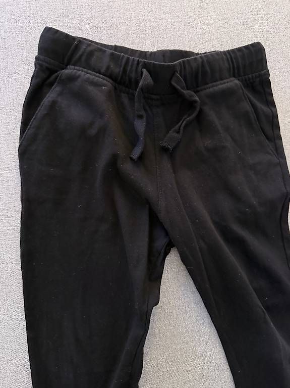 Pantaloni: Joggpants Schwarz H&M Gr. 110 – Usato da Küsnacht ZH venduto da Leen 2