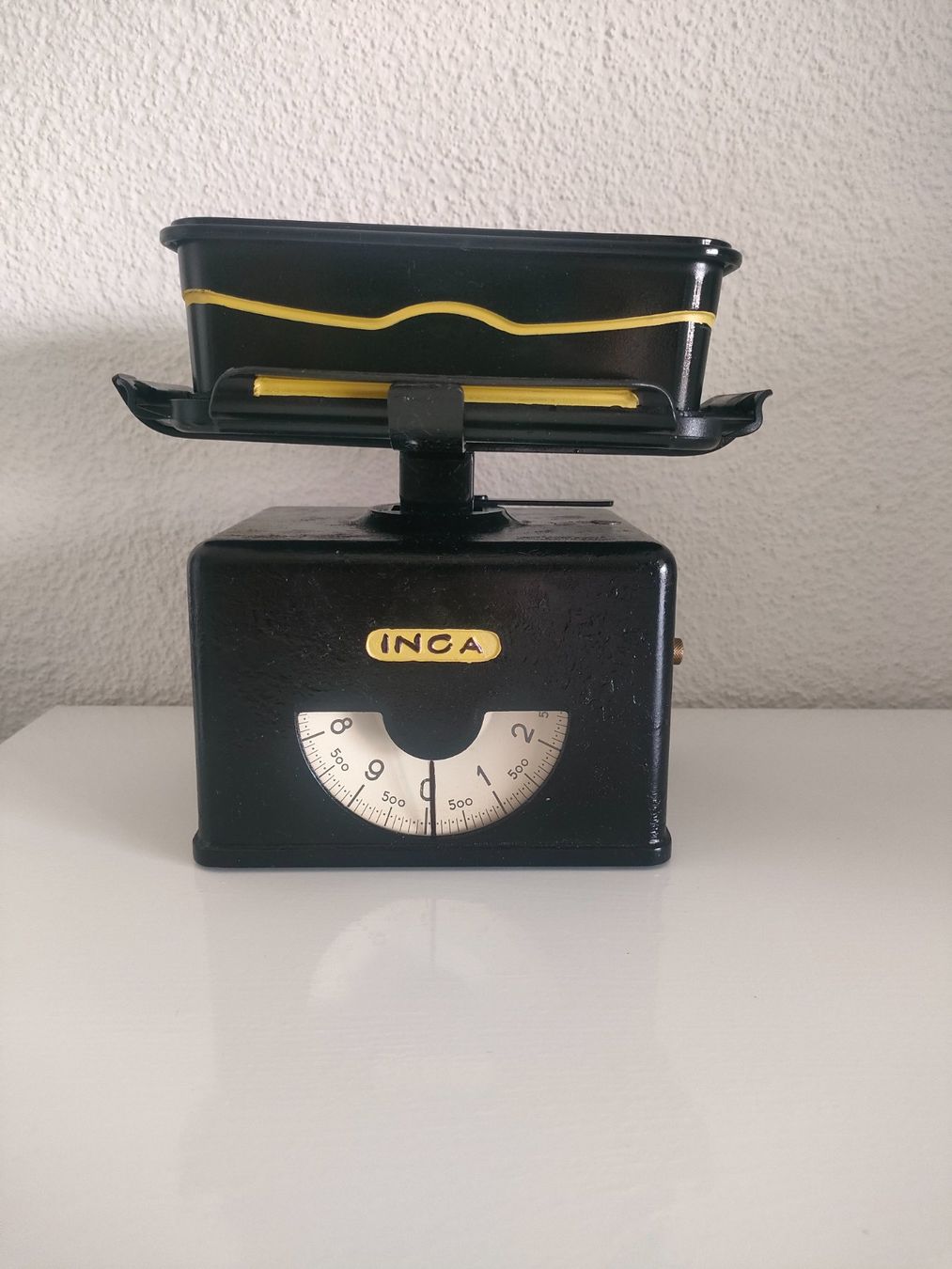 Bilance e pesi: Vintage Küchenwaage Inca schwarz – Usato da Dietikon venduto da Tucumano1981