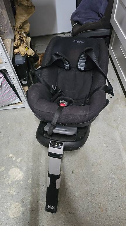 Auto-Kindersitze: Siège enfant marque Maxi Cosi Pearl avec isofix – Gebraucht aus La Roche FR von Gioi1983