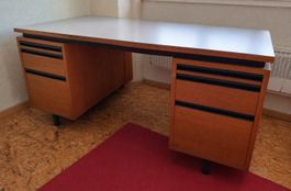 Bürotisch Holz mit Schubladen guter Zustand