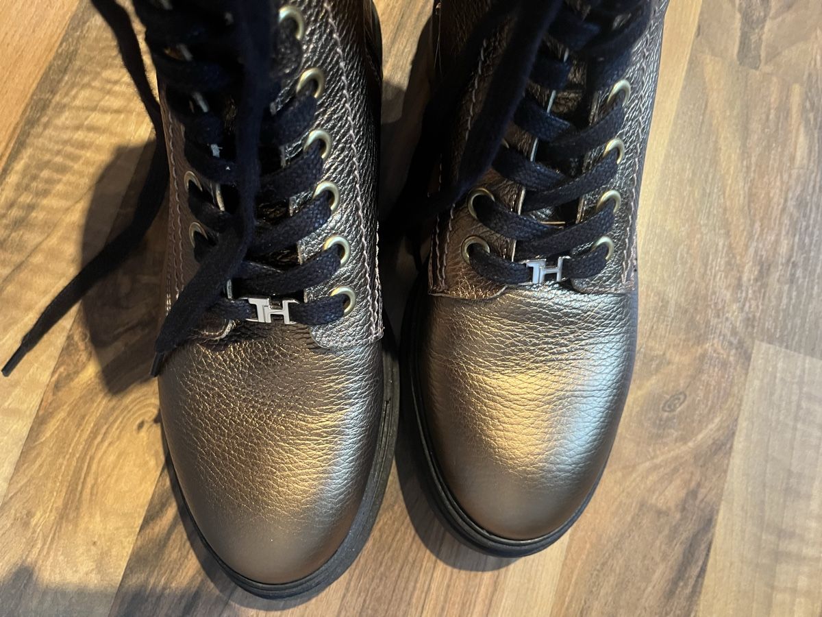 Tommy Hilfiger Scarpe da uomo: Tommy Hilfiger goldene Boots Gr.41 – Usato da Rodersdorf venduto da estherdaphne