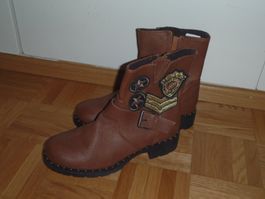 Braune Stiefel mit Nieten und Patches, Gr. 36