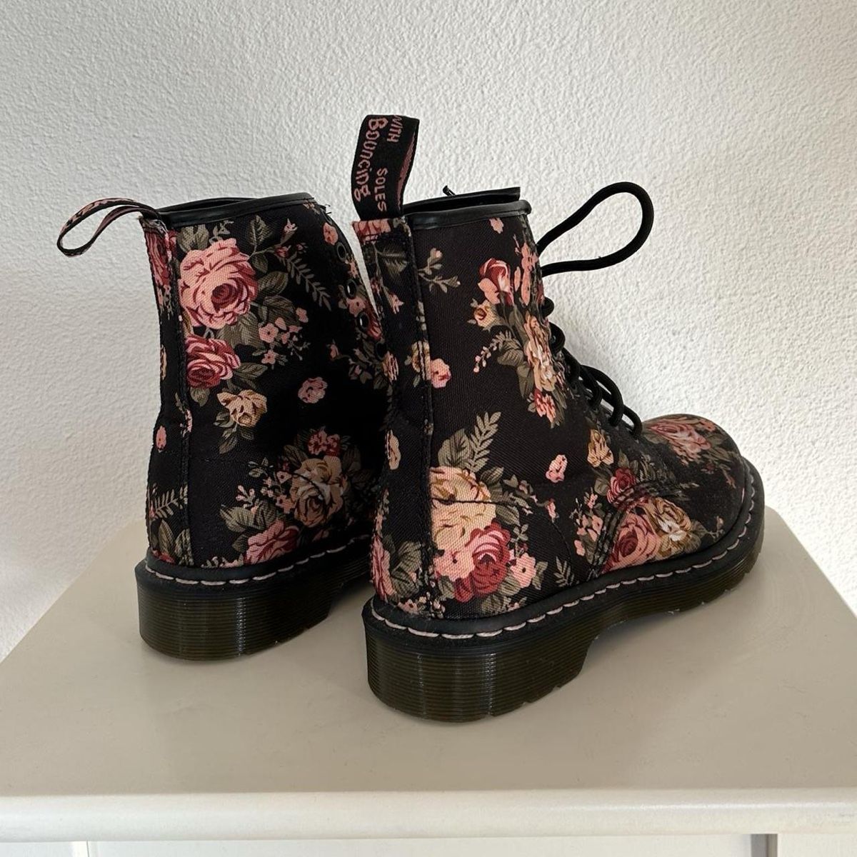 Dr. Martens Chaussures femmes: dr martens flower boots – D'occasion à Bern par ssid23 1
