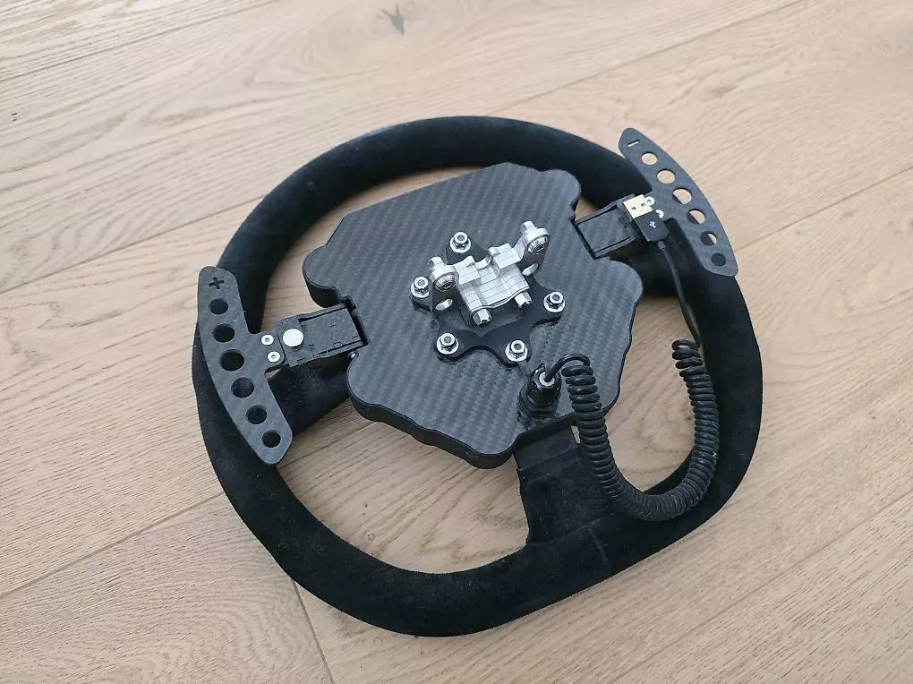 Tutti gli attrezzi: FiTech Sparco L360 mit Custom ButtonBox – Usato da Hombrechtikon venduto da KgDingeling 4