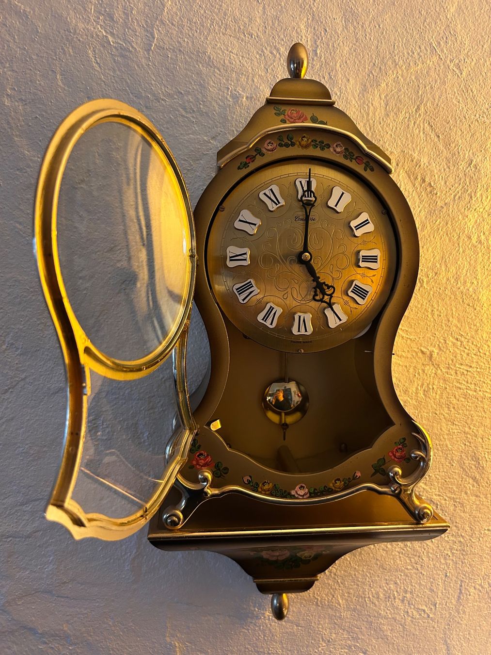 Uhren: Wanduhr „Comtesse“ – Gebraucht aus Unterägeri von Hallihallox