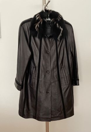 Elegante Ledermantel mit Pelzkragen, Schwarz, Top!