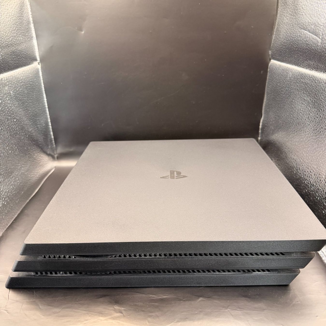 Sony Console: Sony PlayStation 4 Pro 1TB Schwarz – Usato da Düdingen venduto da Nerdworld 6