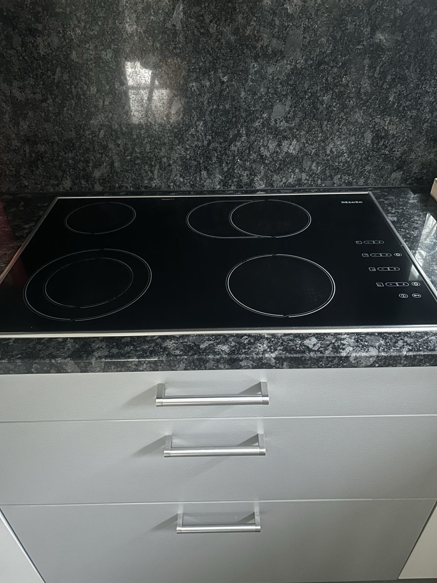Miele Cucine: Ceran Kochfeld von Miele – Usato da Rupperswil venduto da AnnGee