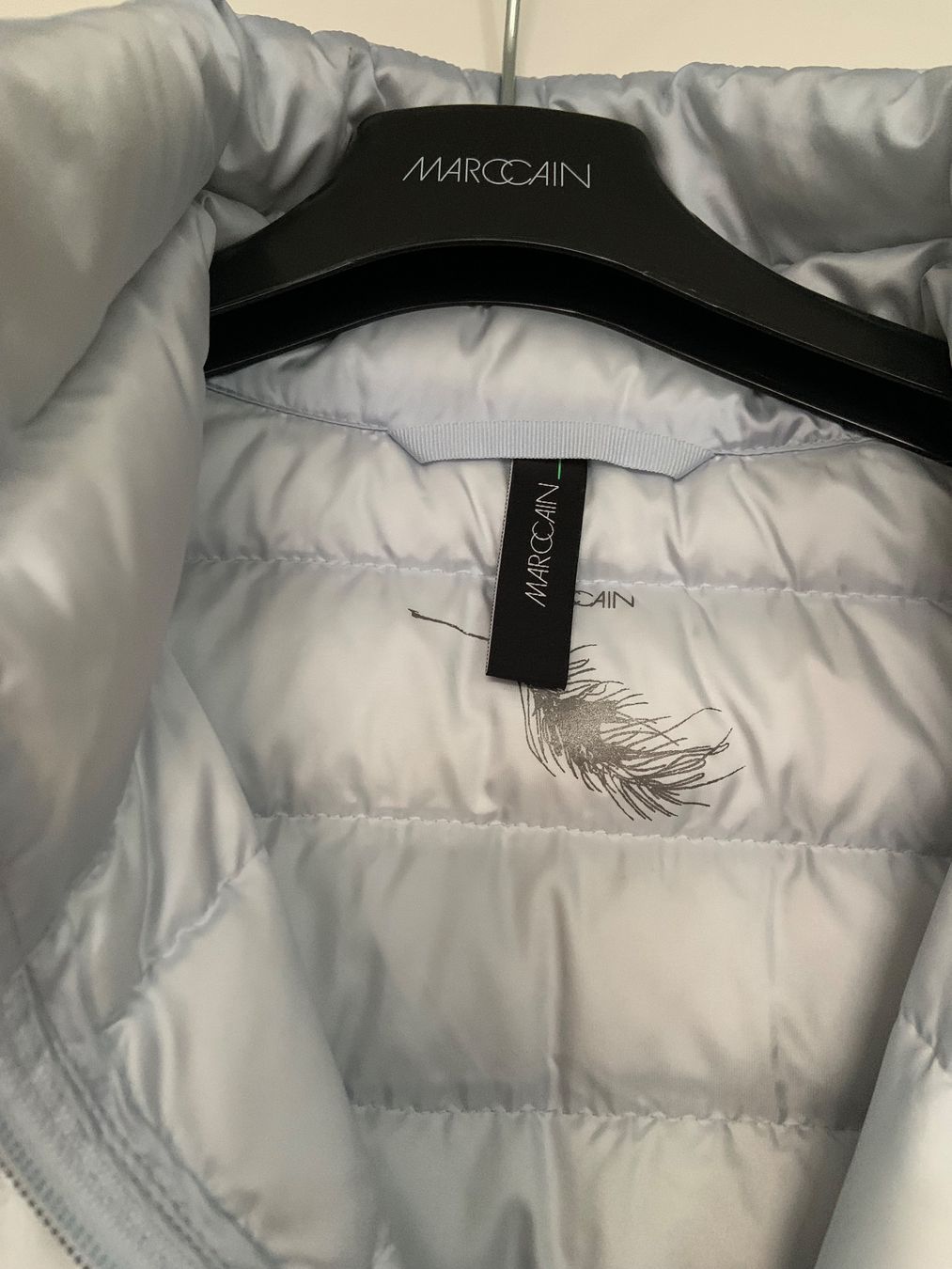 Marc Cain Gilet & Giacche senza maniche: Marc Cain Daunenweste, hellblau, Gr. 40 / Nr. 4 – Usato da Niederteufen venduto da mix18 2