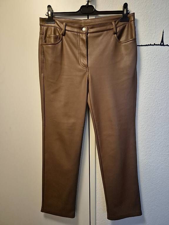 Pantaloni: Kunstlederhose taupe Grösse 38 – Usato da Allschwil venduto da Sandyheart