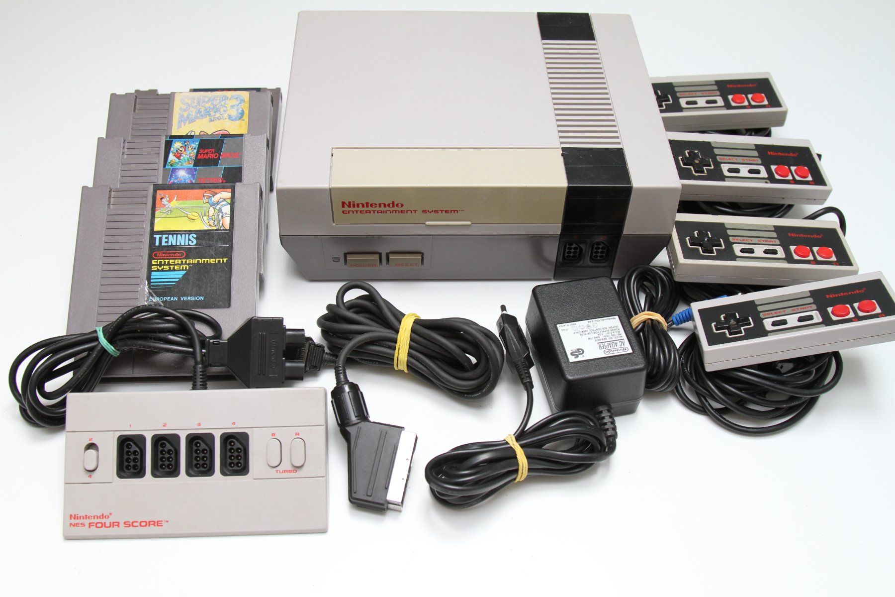 Nintendo Consoles: Nintendo NES mit Spielen – D'occasion à Basel par camelot99