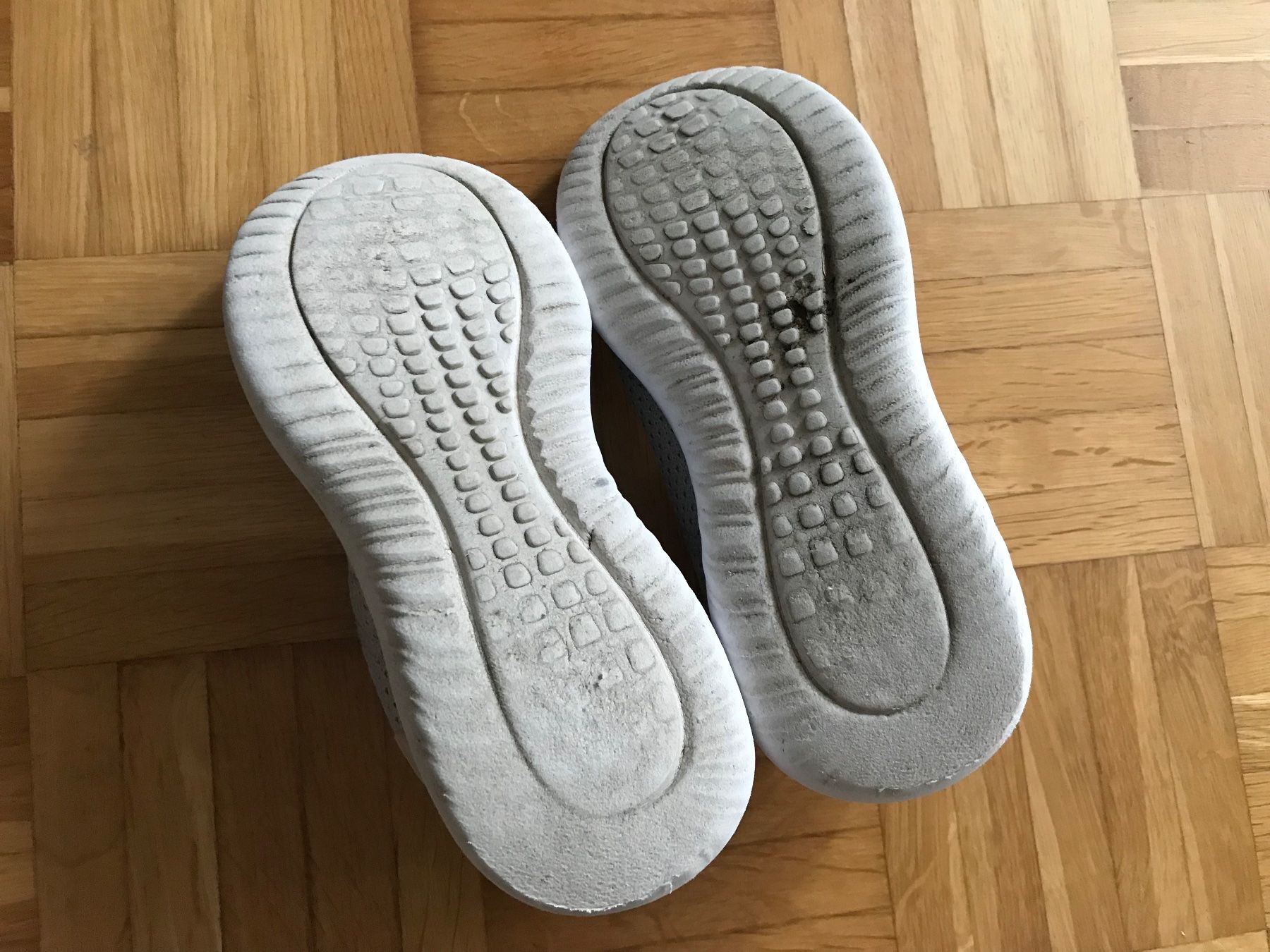 Scarpe per ragazze: Turnschuhe Sneaker von Beach Mountain Grösse 31 hellgrau – Usato da Emmenbrücke venduto da Hathor123 6