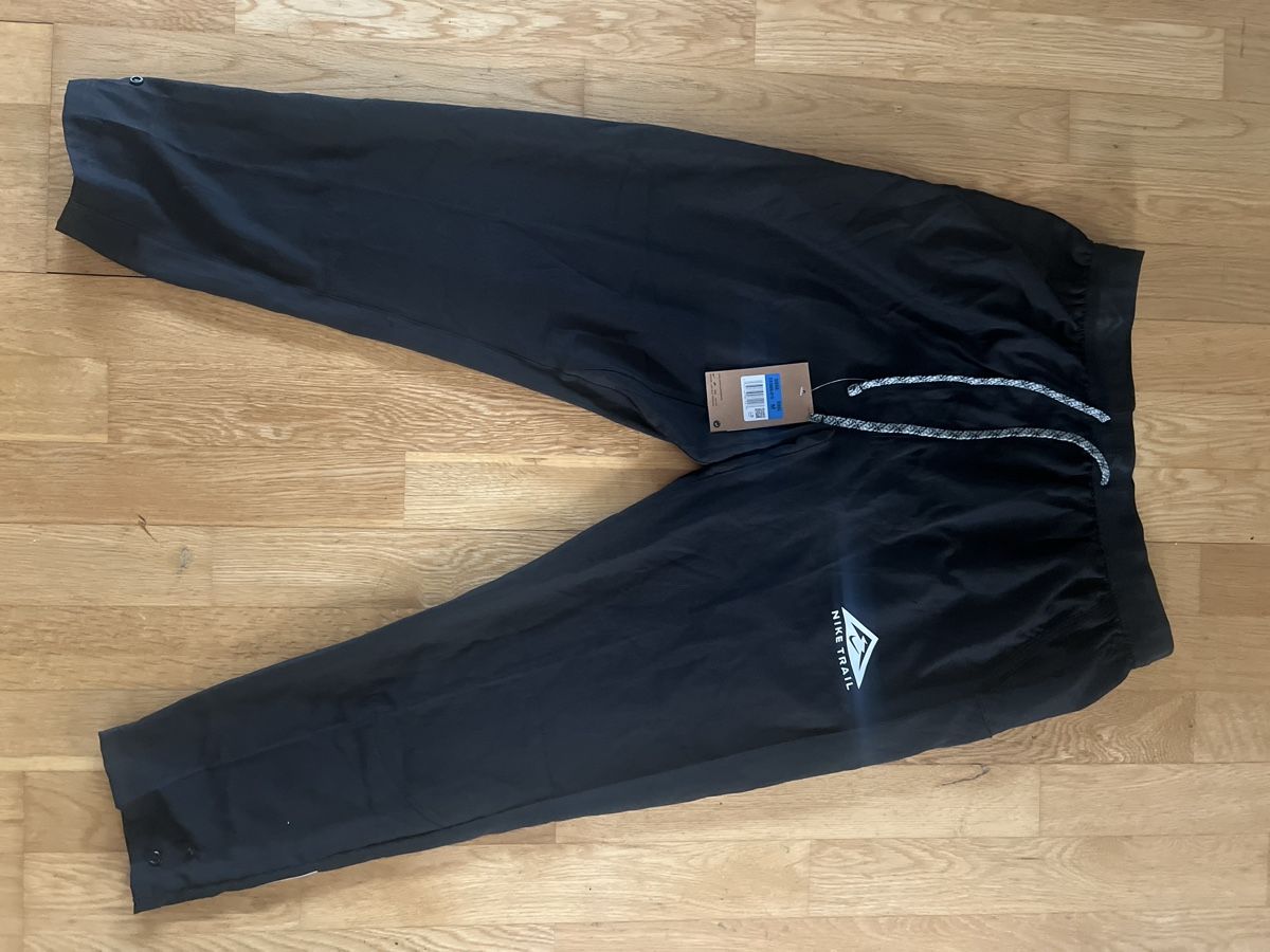 Nike Pantalons: Pantalon nike trail taille m – Neuf (Voir description) à Vauffelin par lia_957c