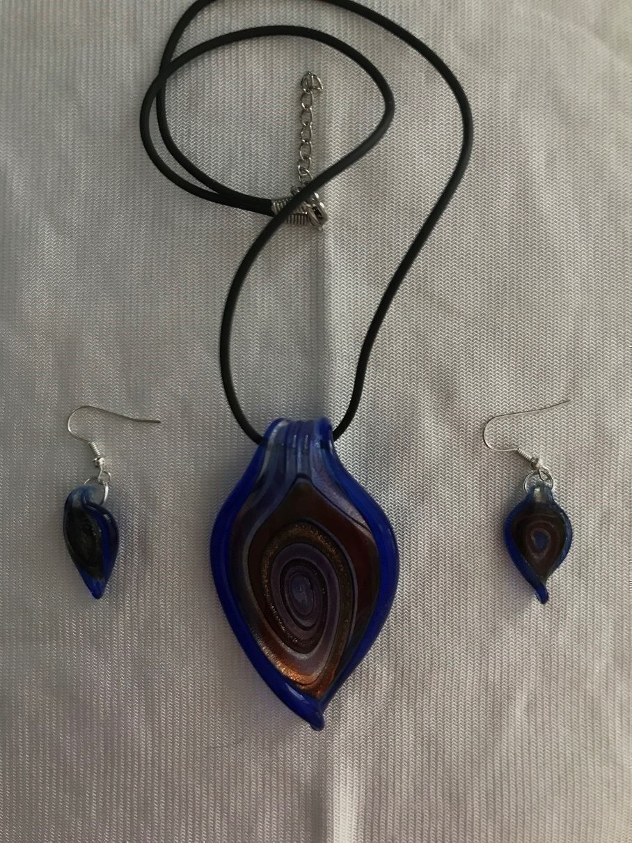 Altri gioielli: Set No9: Kette +Ohrhänger blau  Neu – Nuovo e nell'imballaggio originale da Kleinandelfingen venduto da Baba23