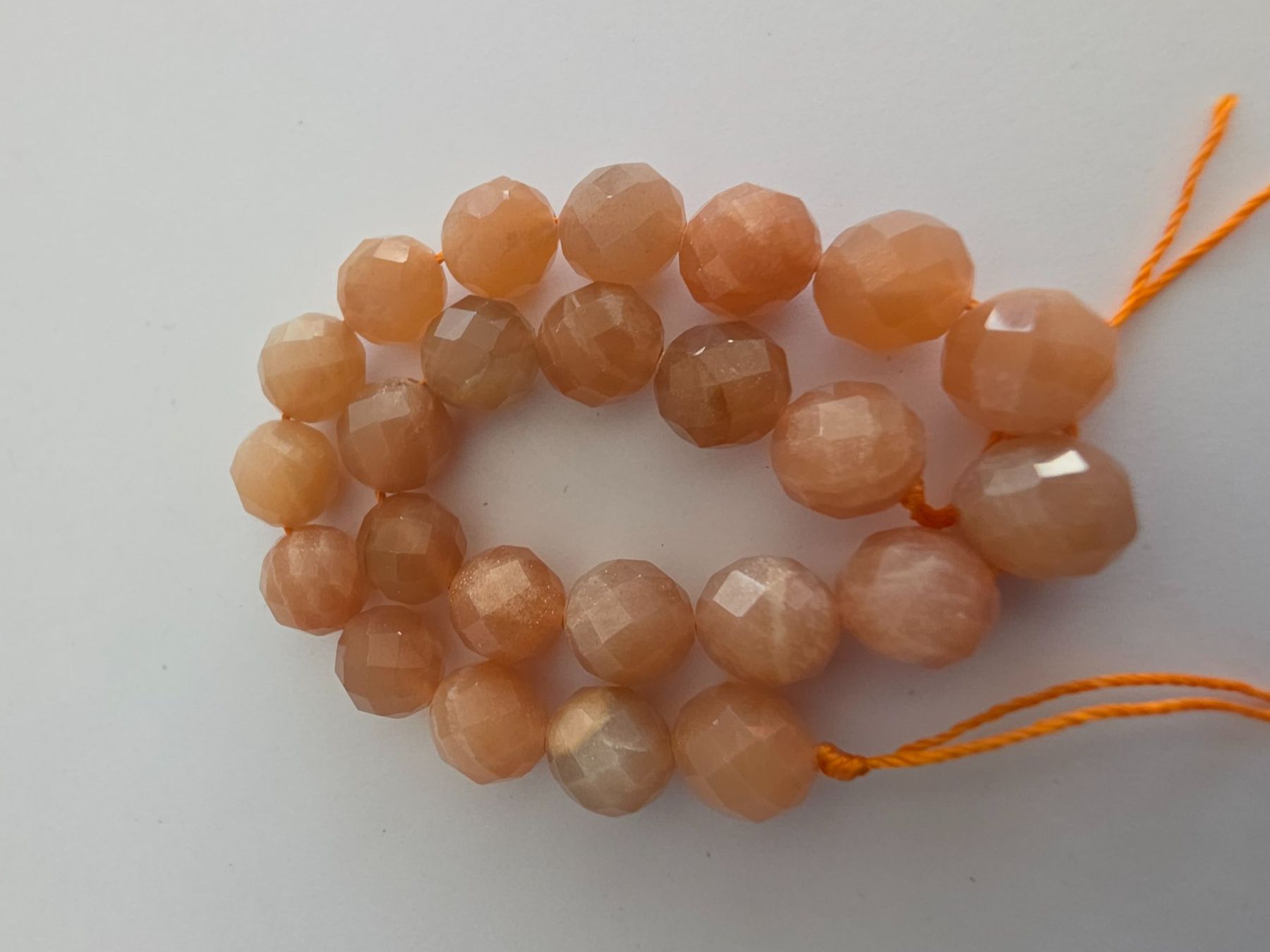 Ketten: Sonnenstein facettiert 8mm. Strang – Neu und originalverpackt aus Menziken von Mirager