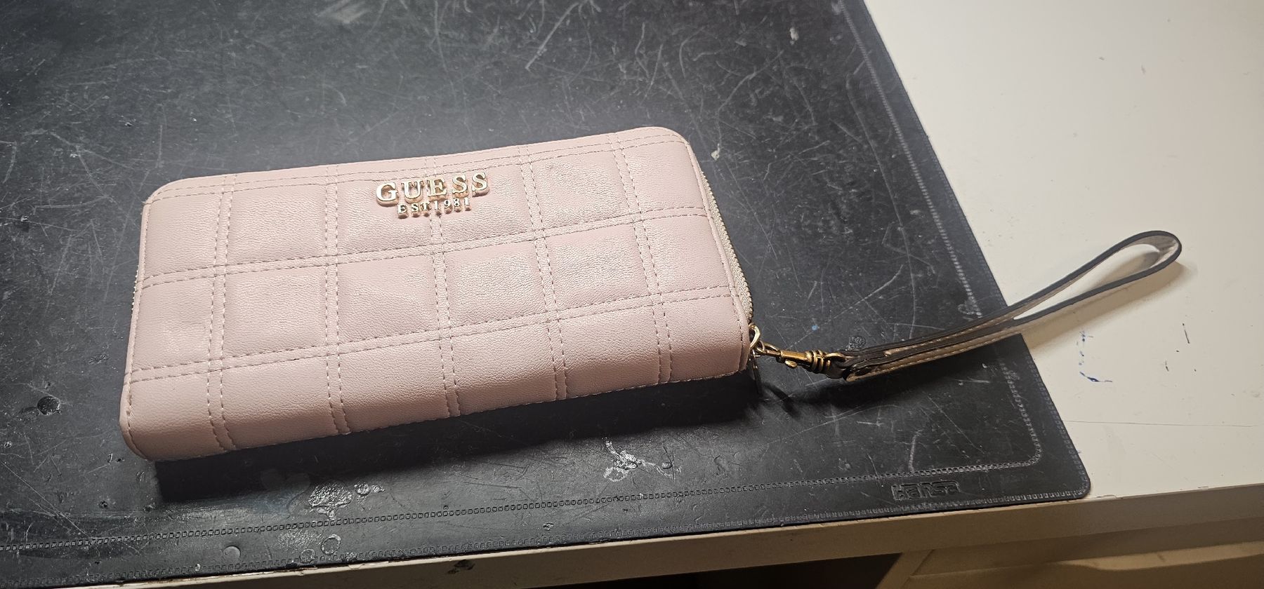 Guess Cover & Protezioni schermo: Guess Portemonnaie / Brieftasche – Usato da Lyss venduto da Tigaslopezzz