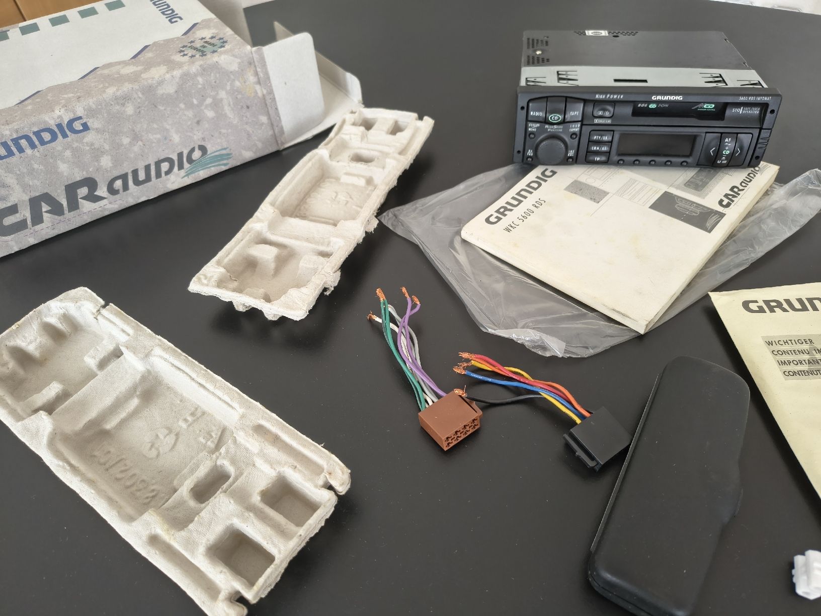 Grundig Radio: GRUNDIG Autoradio und CD-Wechsler – Usato da Oberglatt ZH venduto da ang_7znb 4