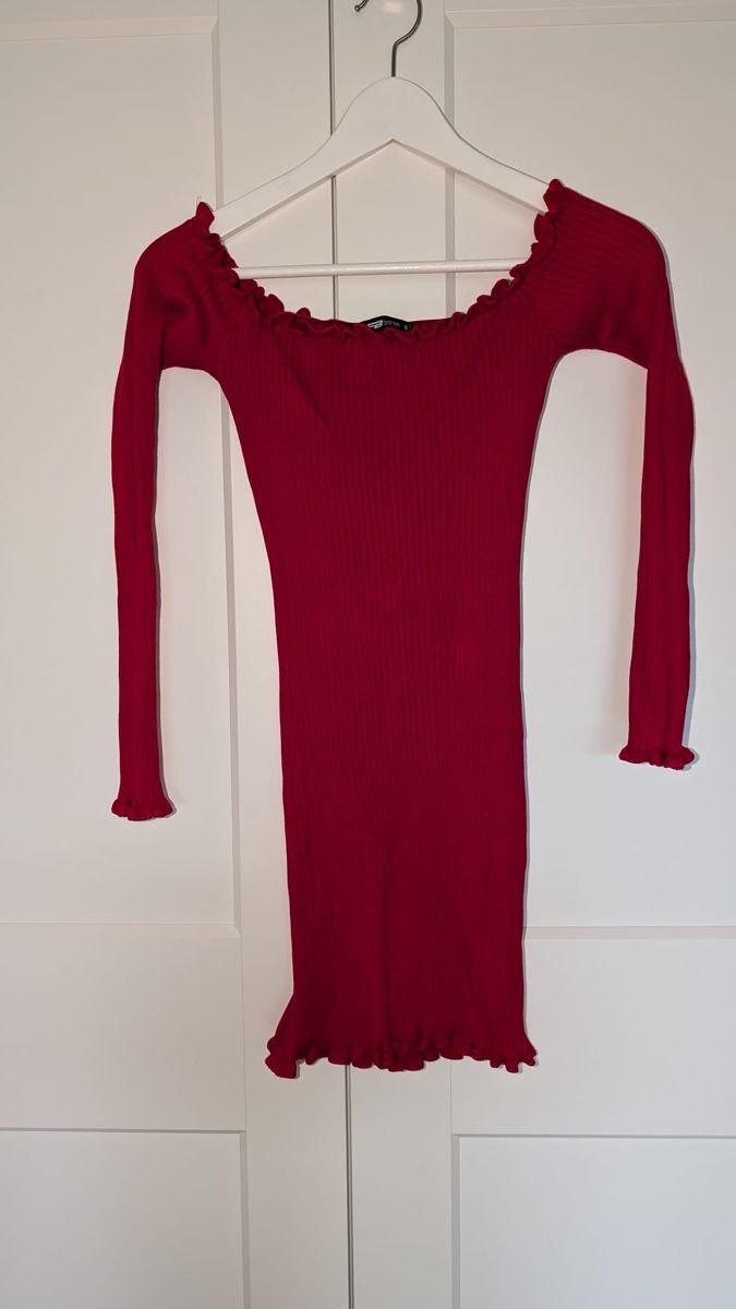 Vestiti: Rippstrick Kleid schulterfrei rot Grösse S neu – Usato da Heerbrugg venduto da sad_h2xv