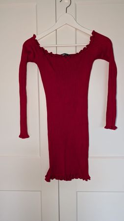 Rippstrick Kleid schulterfrei rot Grösse S neu