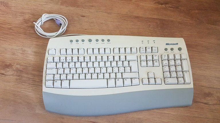 Microsoft Internet Keyboard PS/2 (Gebraucht) in Giswil für CHF 12 – mit ...