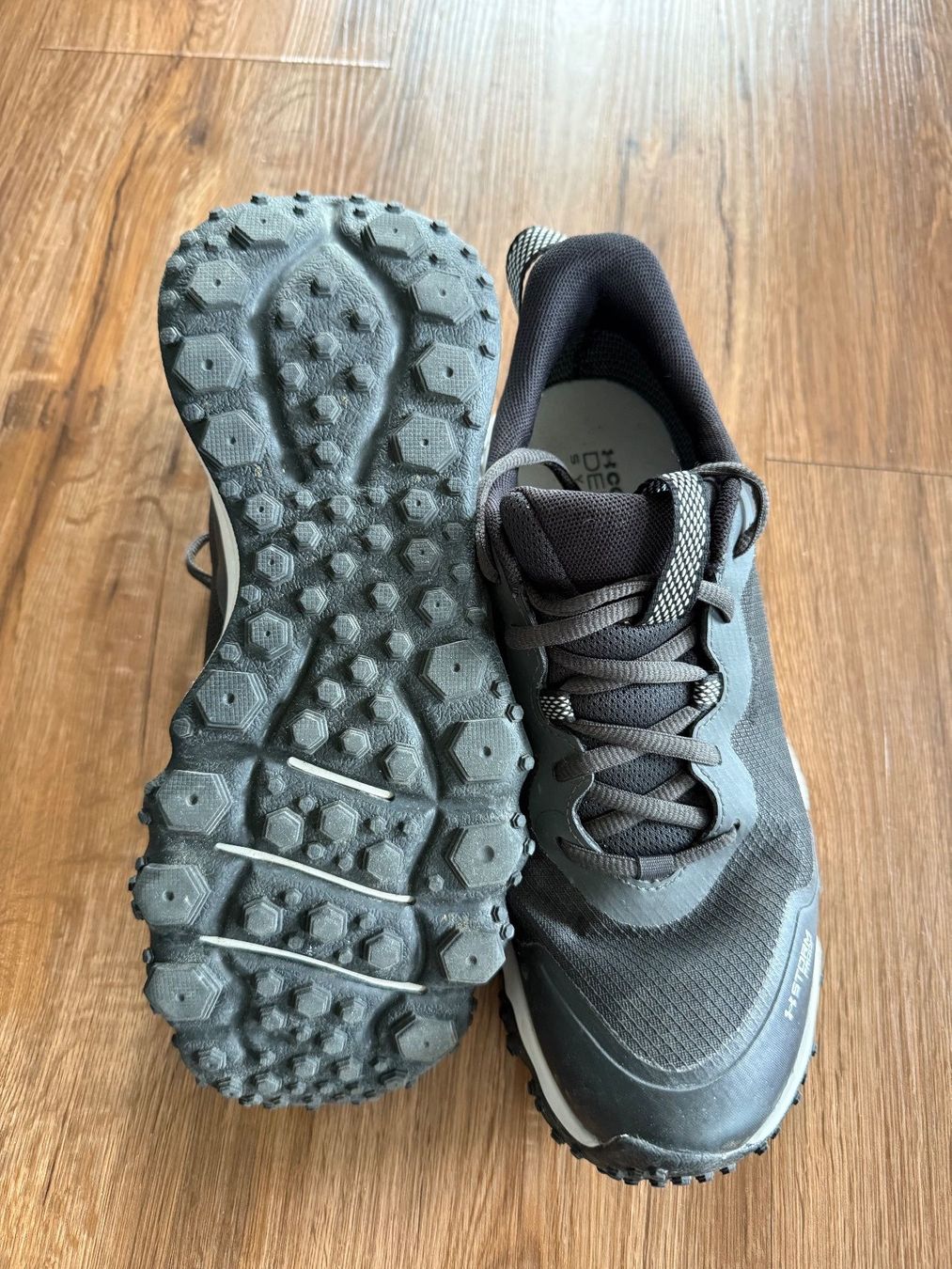 Under Armour Scarpe da donna: Trailturnschuhe Gr.40.5 von UA – Usato da Rorbas venduto da Maioc 1