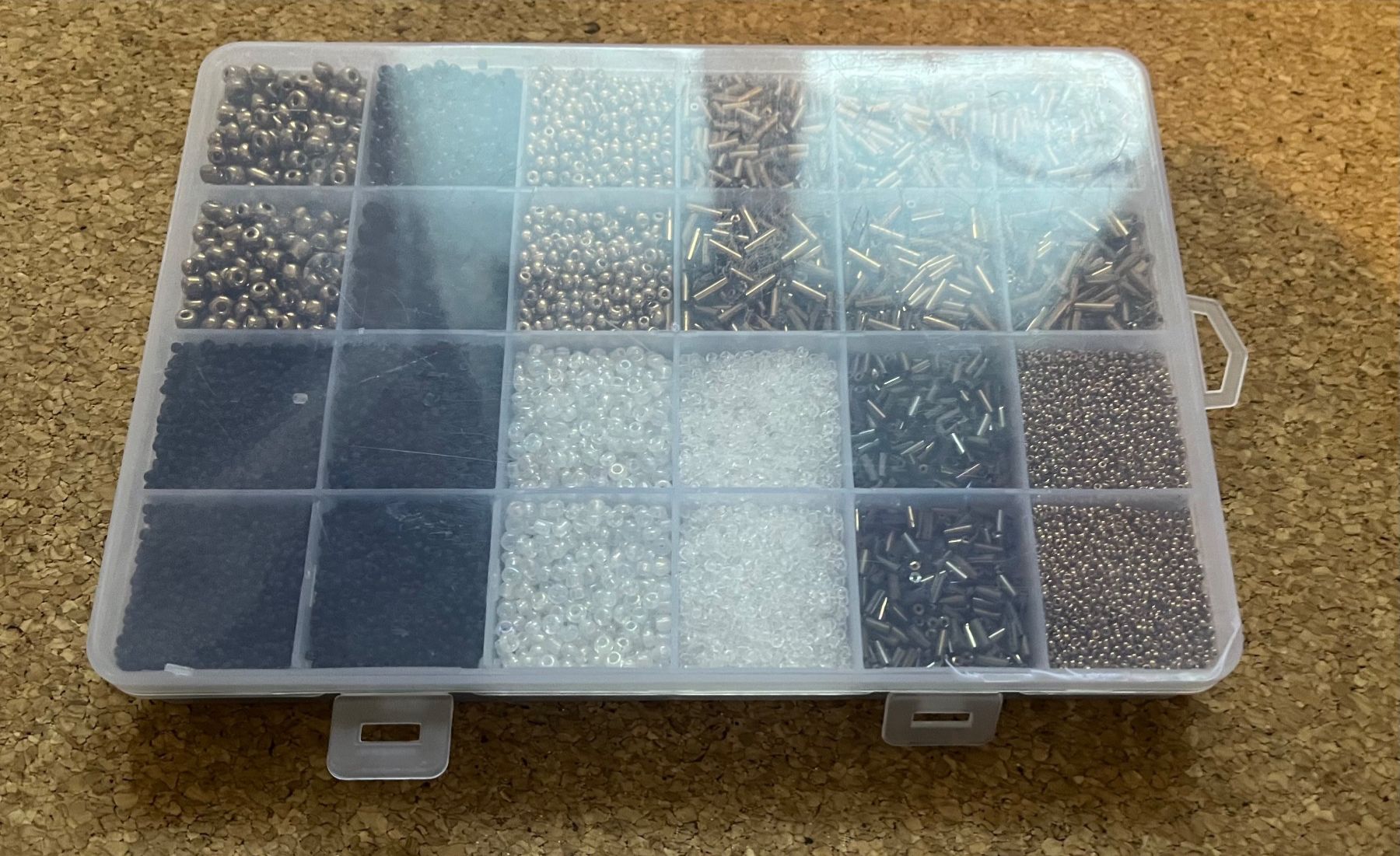 Kit bricolage: Grosse Perlenbox Seed Beads + Bugle Beads 6/0 8/0 11/0 15/0 – Nuovo (secondo la descrizione) da Zuchwil venduto da MLV92 3