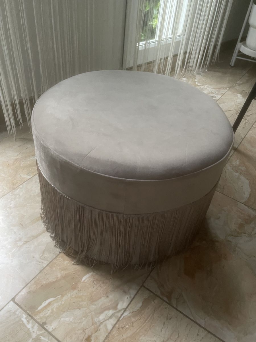 Hocker: Trendiger Pouf Sitzhocker mit Fransen grau – Gebraucht aus Dietikon von Nieselchen 1
