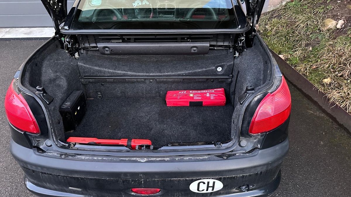Peugeot Automobili: PEUGEOT 206 2.0 Cabrio – Usato da Münchenbuchsee venduto da september72 7