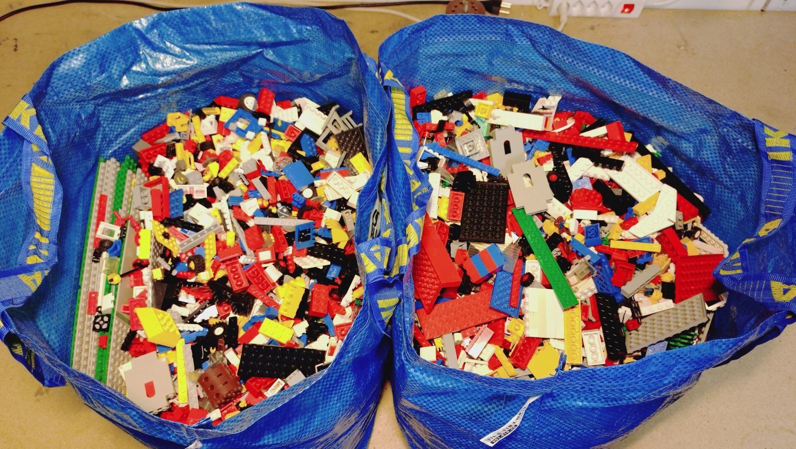 Lego Spielzeuge: Lego 2 Ikea Säcke voll – Gebraucht aus Grüningen von Stargazer