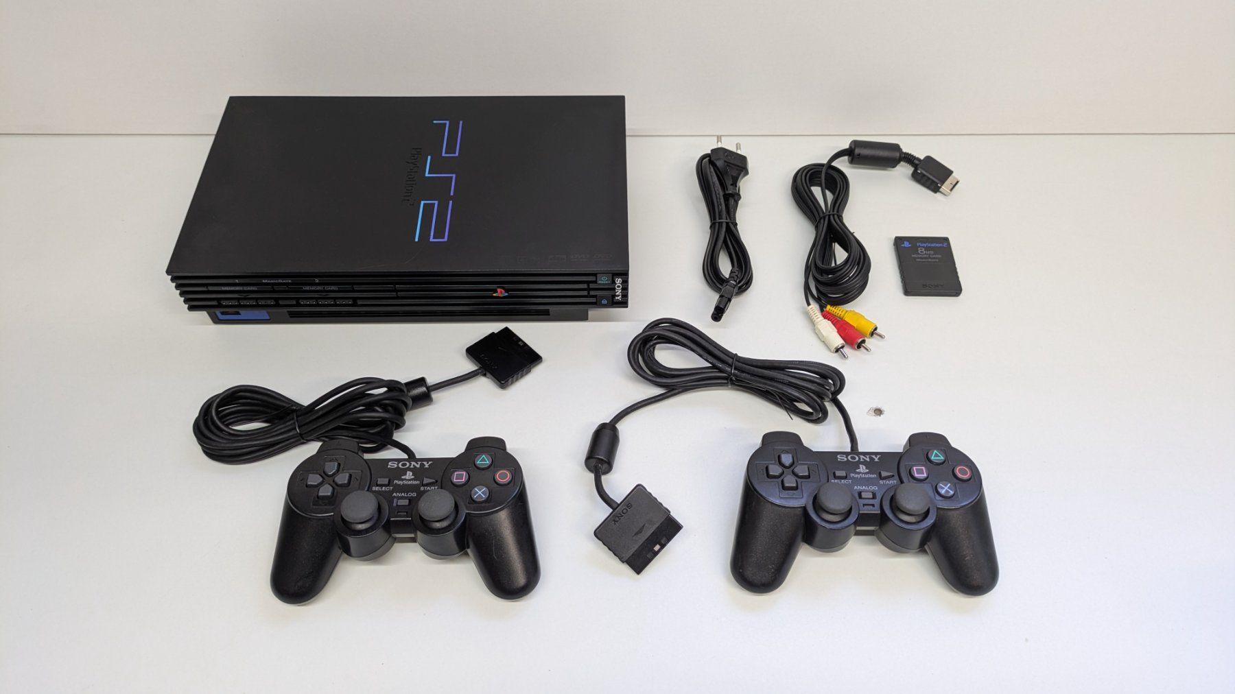 Sony Console: PlayStation 2 Fat mit 2 Controller ORIGINAL – Usato da Menziken venduto da mame18