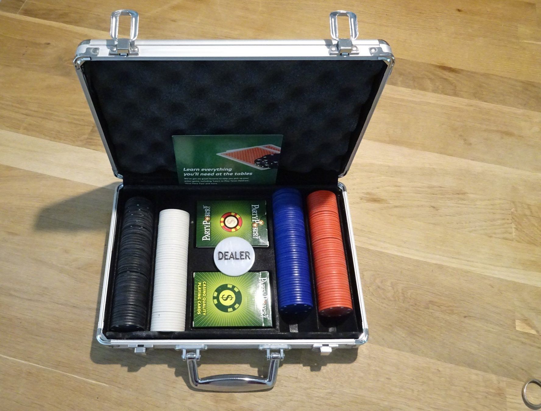Giochi: Pokerkoffer (für Kinder) mit 200 Chips – Usato da Urtenen-Schönbühl venduto da Chaeppeler