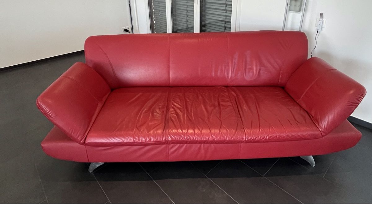 Divani: 2 Sofas Kunstleder rot – Usato da Beckenried venduto da Beggo51 1