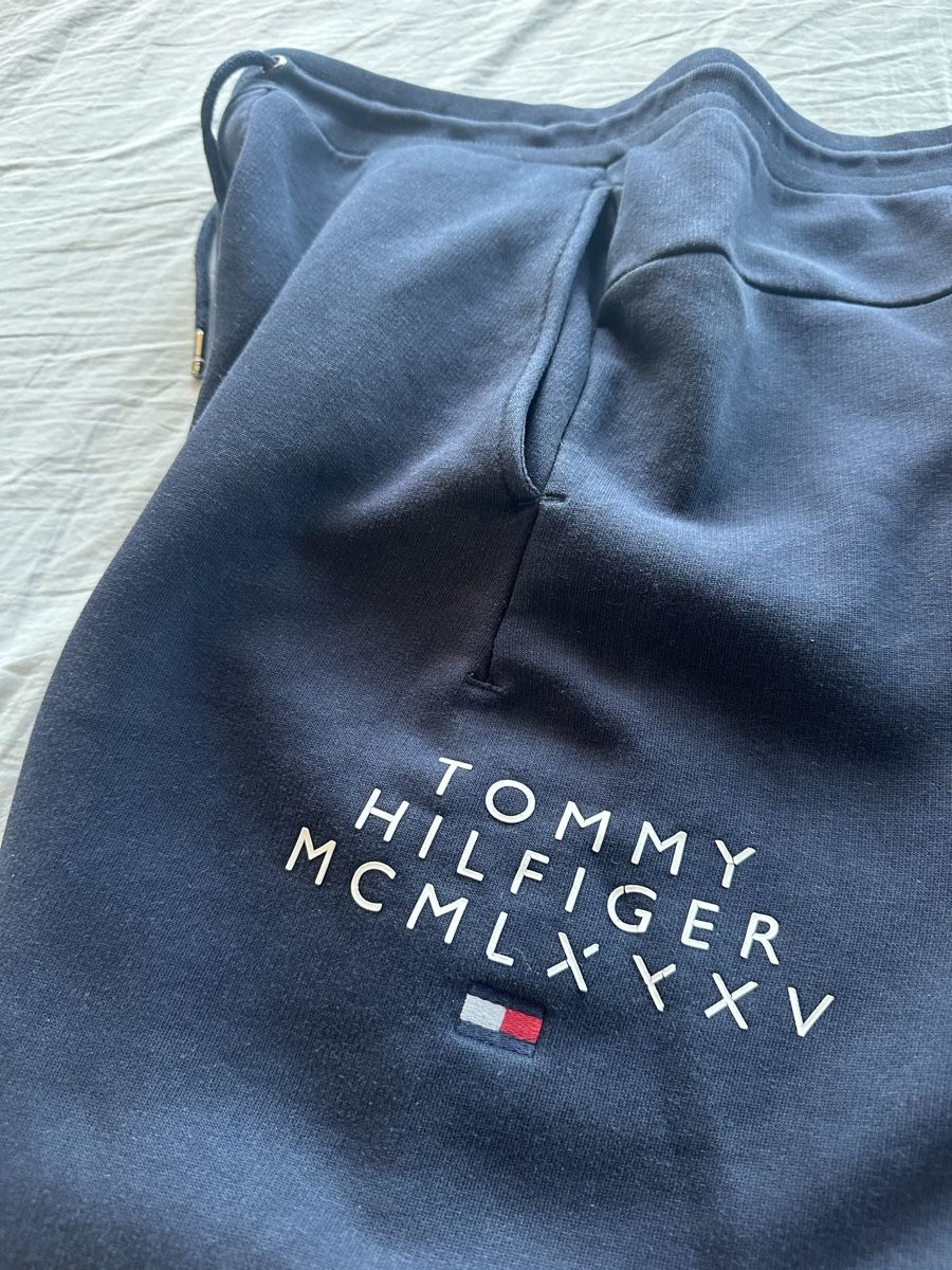 Tommy Hilfiger Hosen: Jogginghose Tommy Hilfiger  – Gebraucht aus Visperterminen von manunik 2